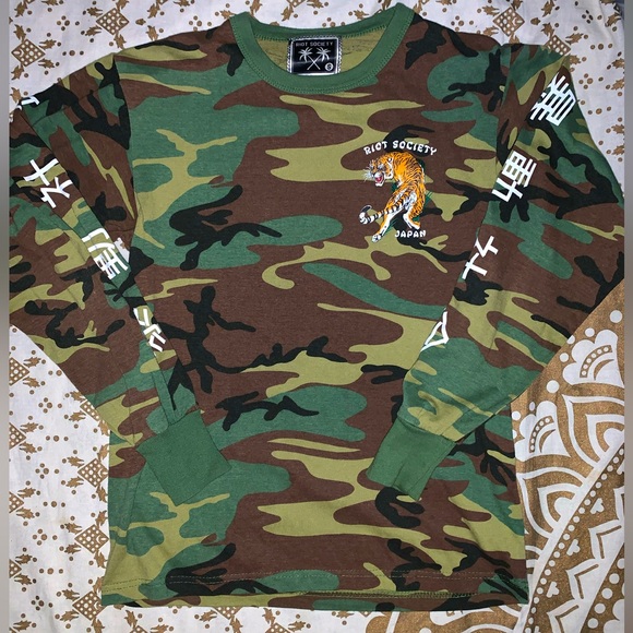 NWT Riot Society tee - Picture 2 of 3